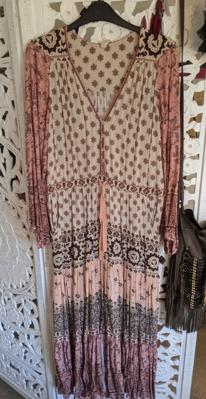 Spell & The Gypsy Kimonos & Dresses, pinks, reds - Picture 6 of 8